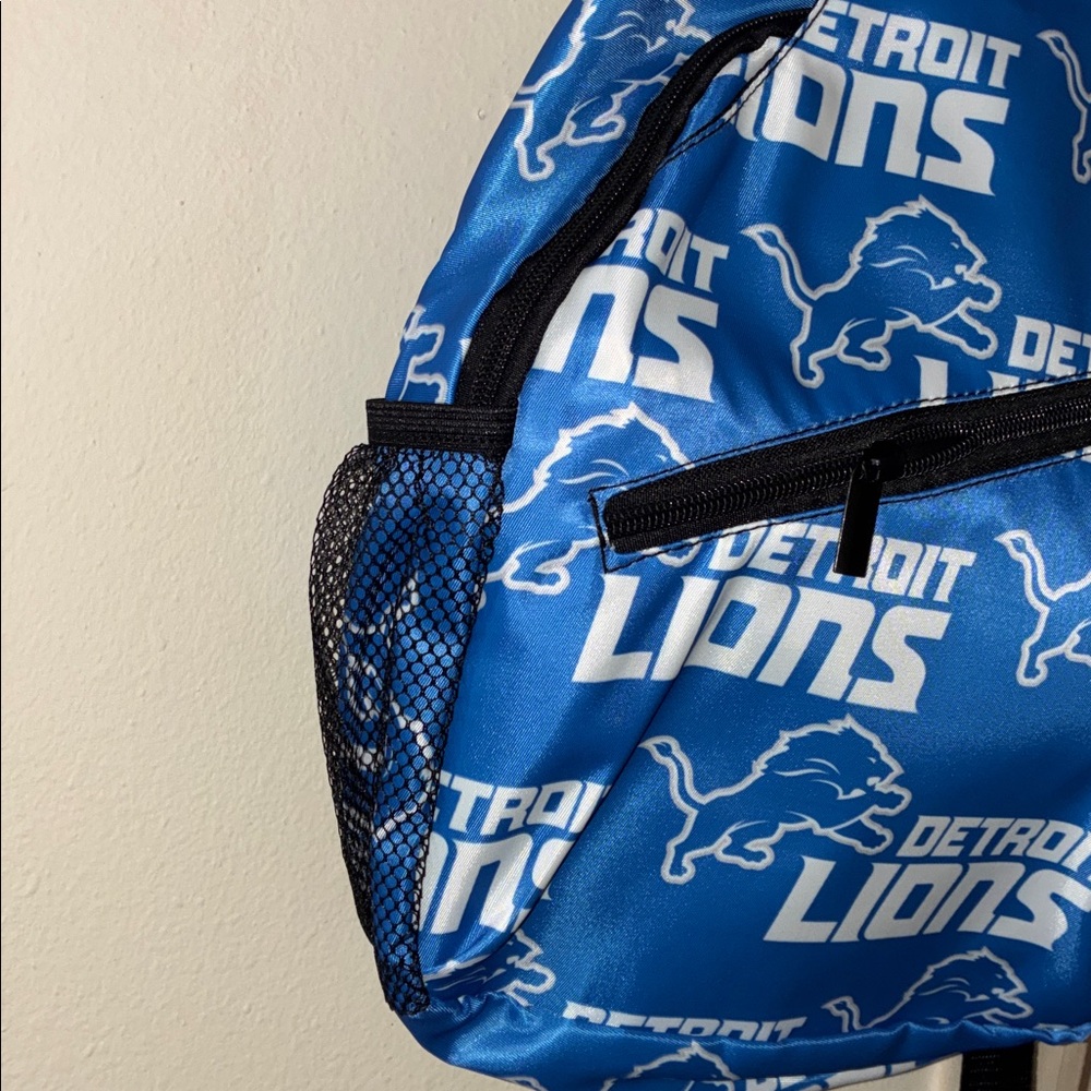 Detroit Lions Sling Bag - Picture 6 of 14
